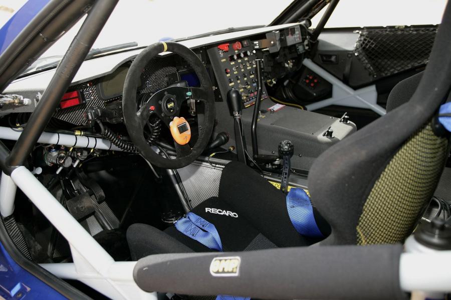  Volkswagen Touareg Race 2 2005 года  (фото 2 из 30)